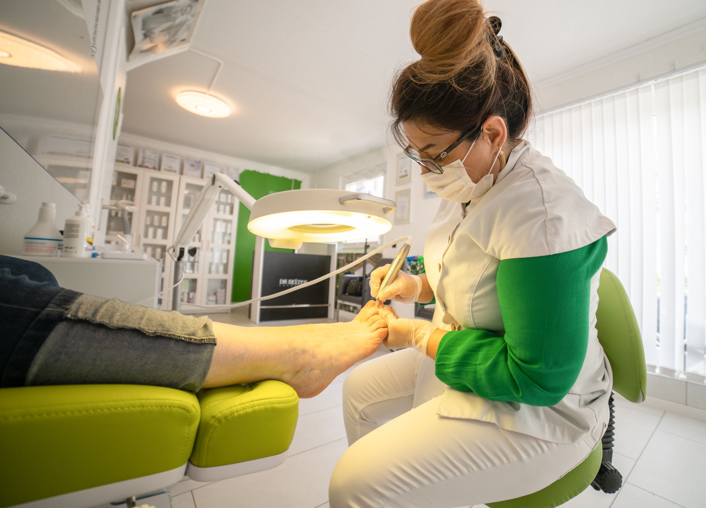 Mobile Fußpflege-Behandlung im Hausbesuch